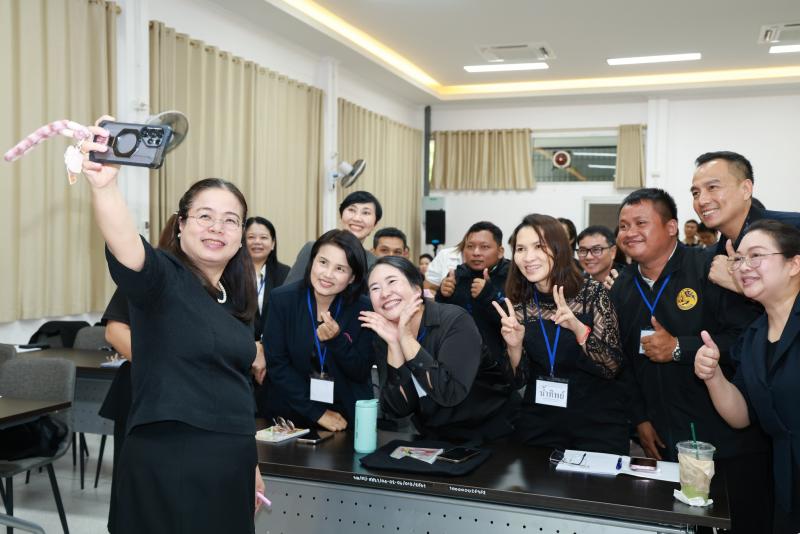 นางเตือนใจ คงสมบั�