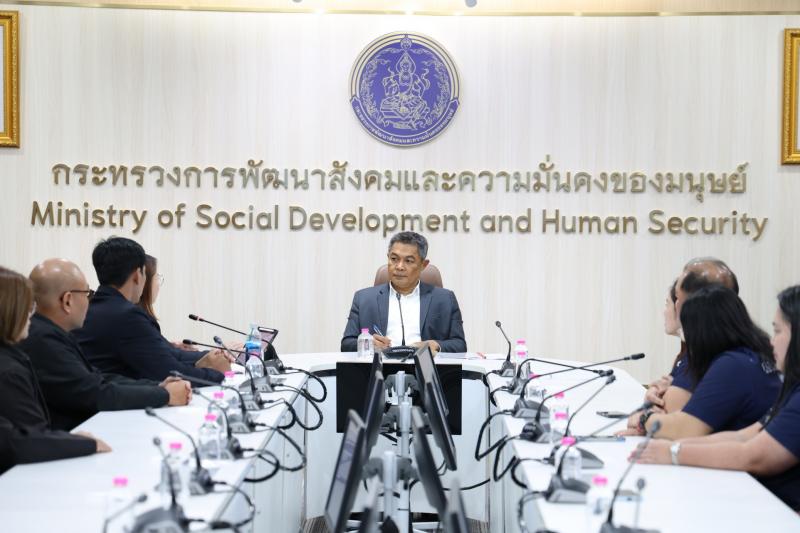 นายอภิชา เลิศพชรก�