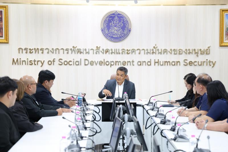 นายอภิชา เลิศพชรก�