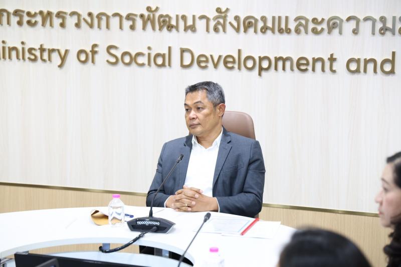 นายอภิชา เลิศพชรก�