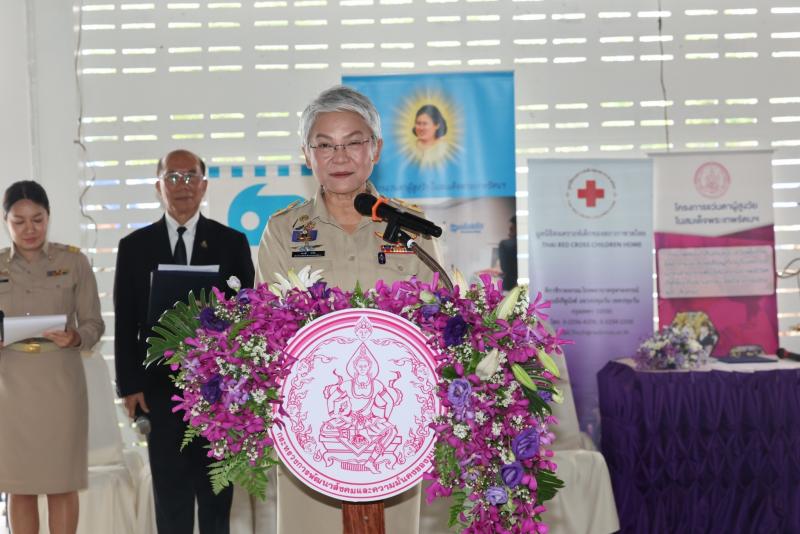 รมว.พม. ลงพื้นที่จ�