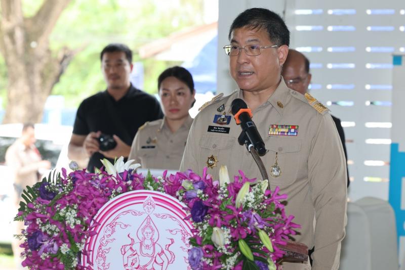 รมว.พม. ลงพื้นที่จ�