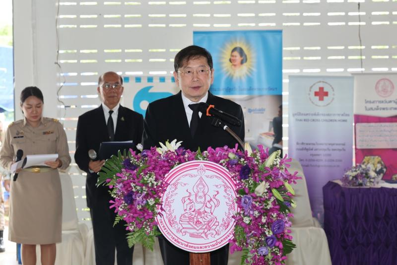 รมว.พม. ลงพื้นที่จ�