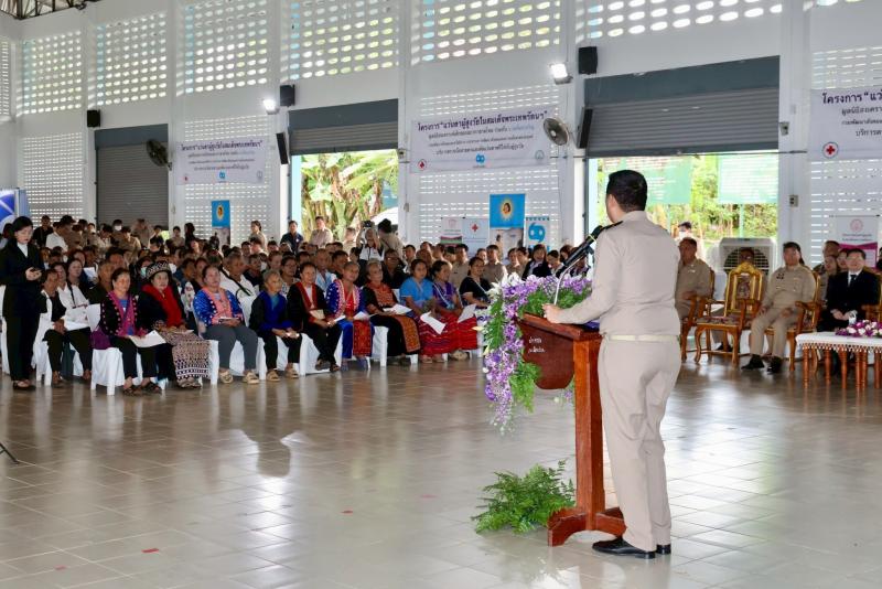 รมว.พม. ลงพื้นที่จ�