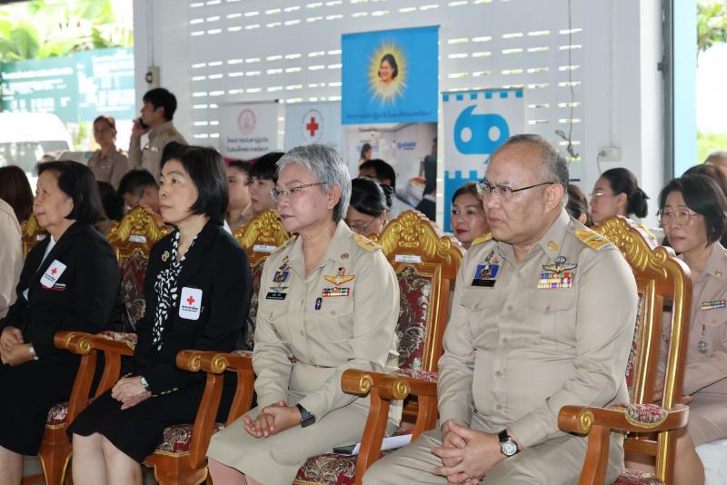 รมว.พม. ลงพื้นที่จ�