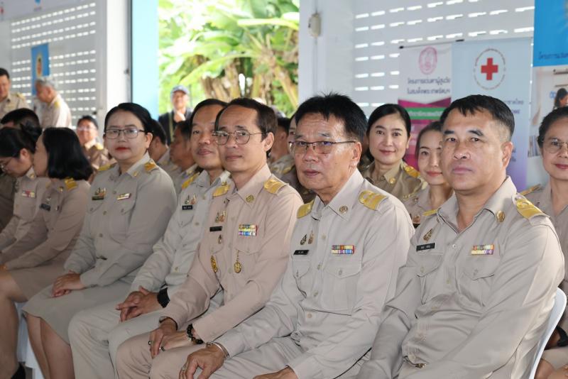 รมว.พม. ลงพื้นที่จ�