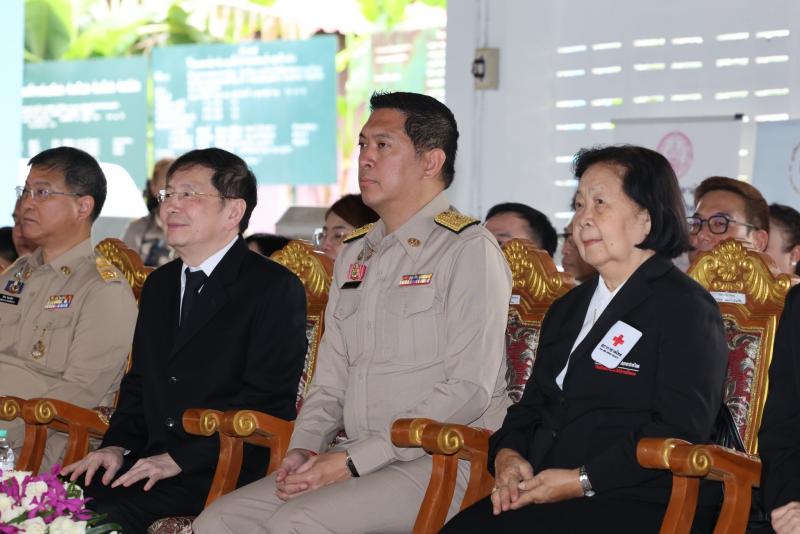 รมว.พม. ลงพื้นที่จ�