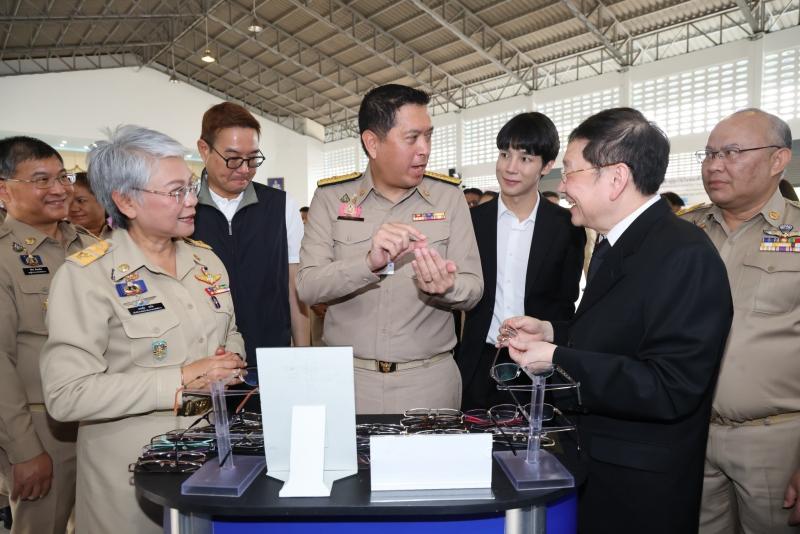 รมว.พม. ลงพื้นที่จ�