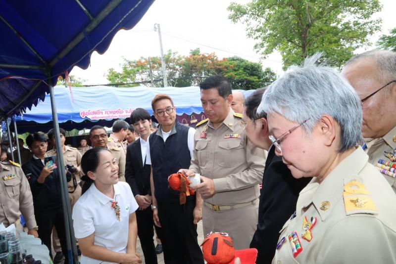 รมว.พม. ลงพื้นที่จ�