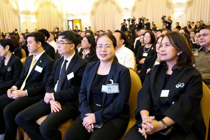 นางเตือนใจ คงสมบั�