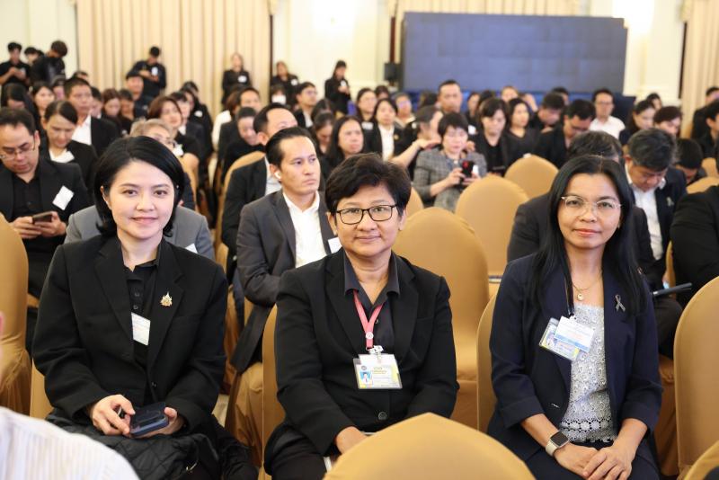 นางเตือนใจ คงสมบั�