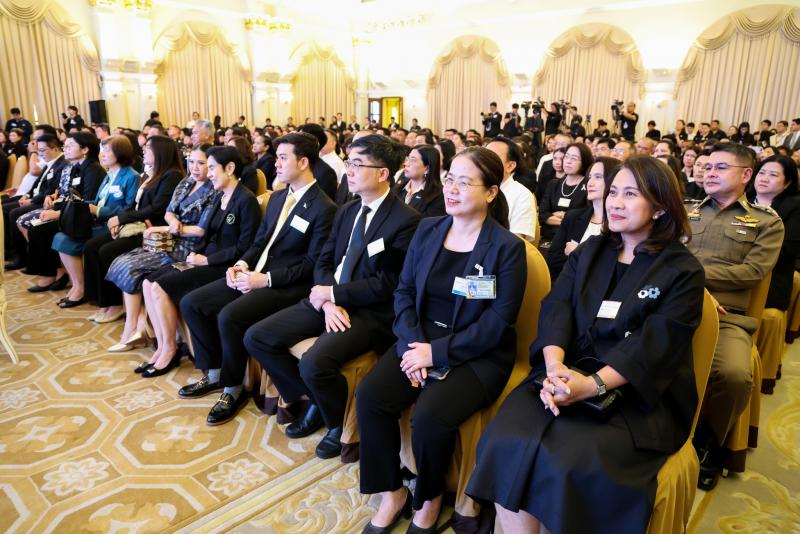 นางเตือนใจ คงสมบั�