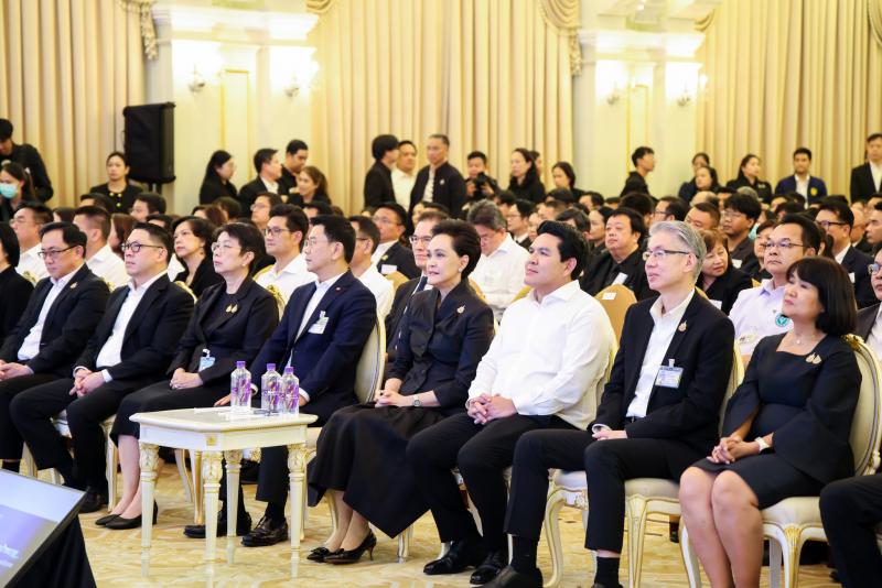 นางเตือนใจ คงสมบั�
