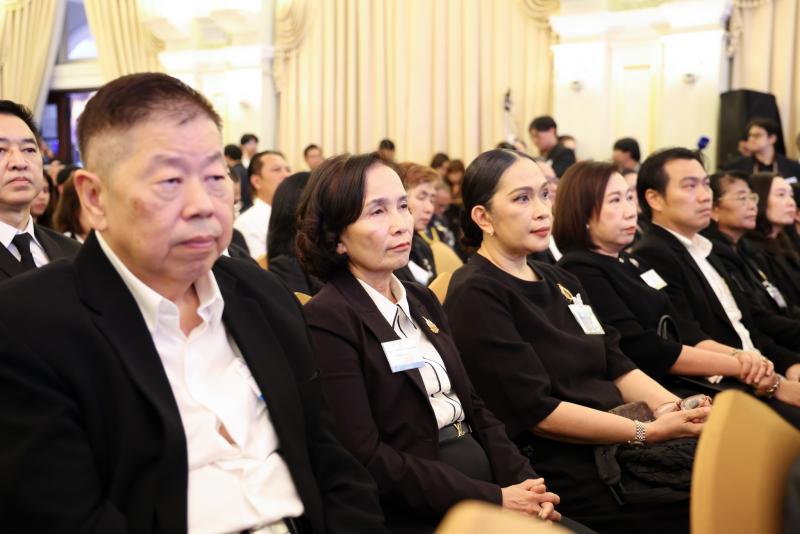 นางเตือนใจ คงสมบั�