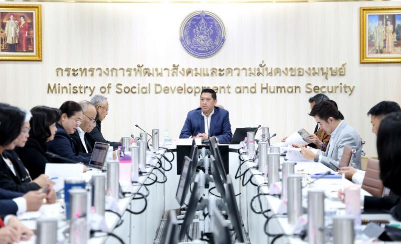 รมว.พม. เป็นประธาน�