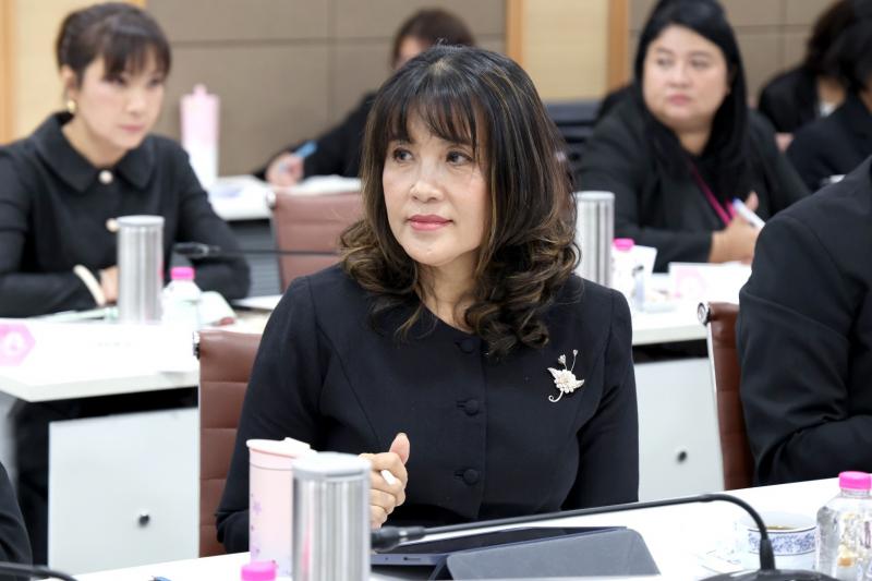 รมว.พม. เป็นประธาน�