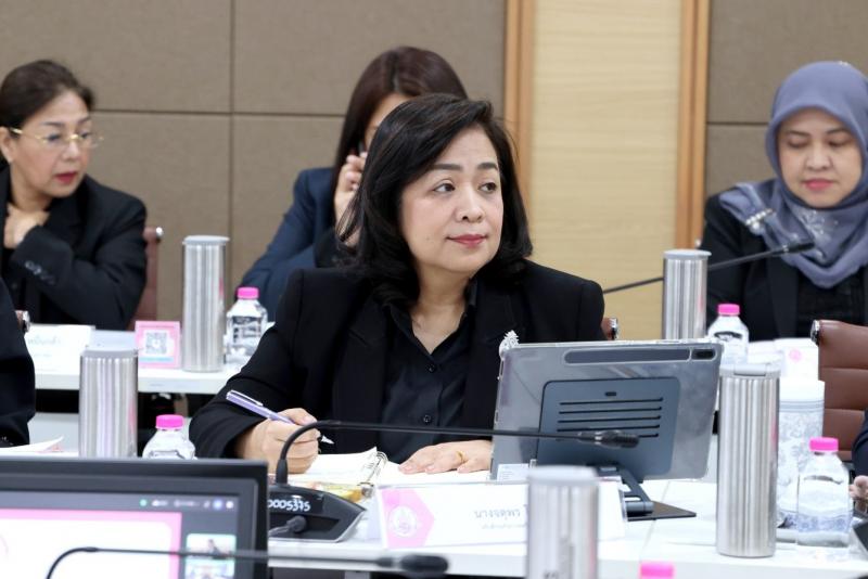 รมว.พม. เป็นประธาน�