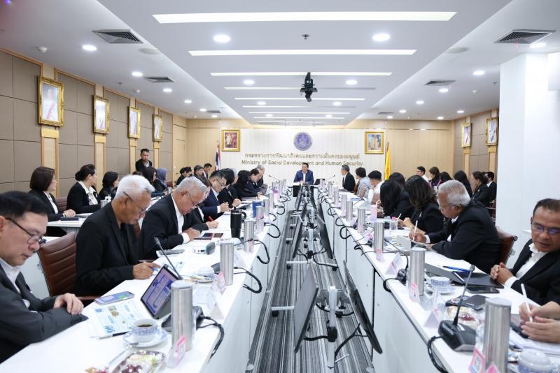 รมว.พม. เป็นประธาน�