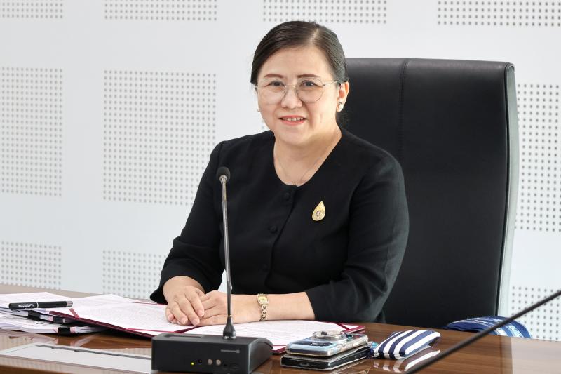 นางศิริลักษณ์  มีม