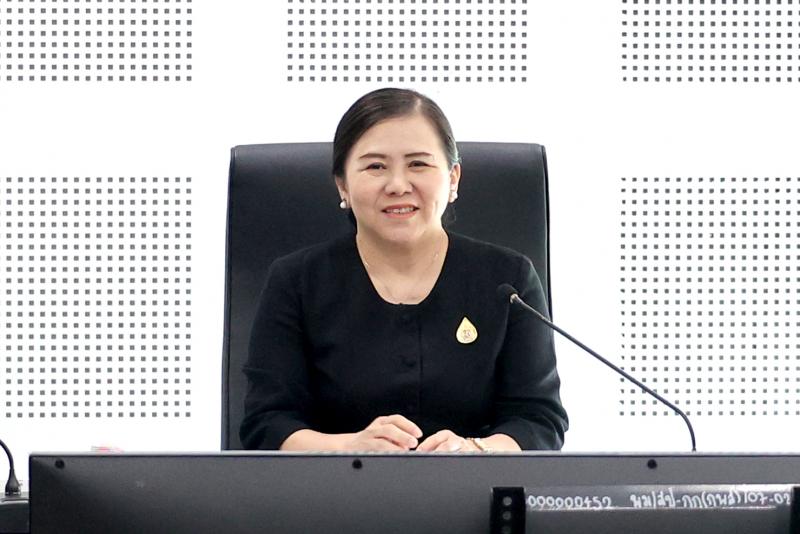 นางศิริลักษณ์  มีม