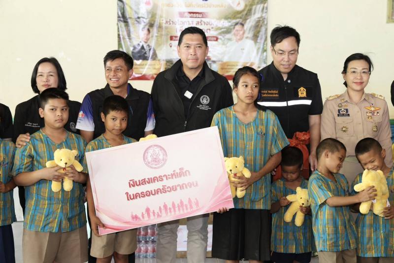 "นิกร" รมว.พม. จั�