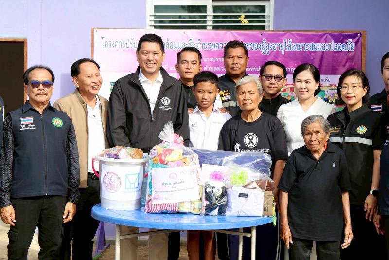 "นิกร" รมว.พม. นำ�