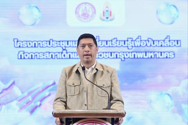 "รมว.ป๊อป นิกร โส�