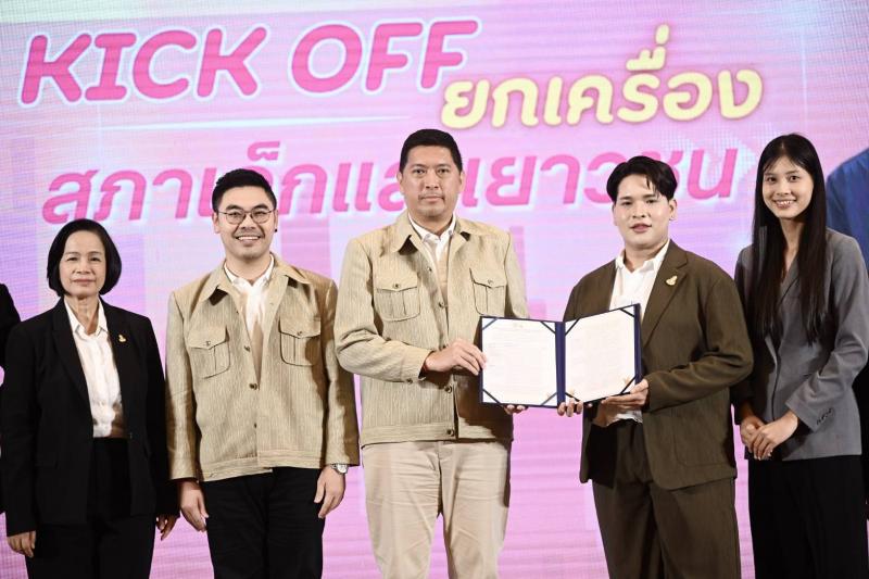 "รมว.ป๊อป นิกร โส�