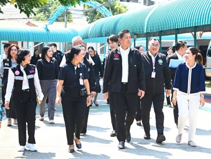 "นิกร" รมว.พม. เผ�