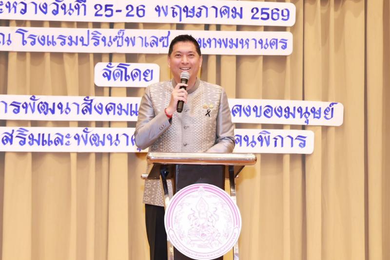 "รมว.ป๊อป นิกร โส�