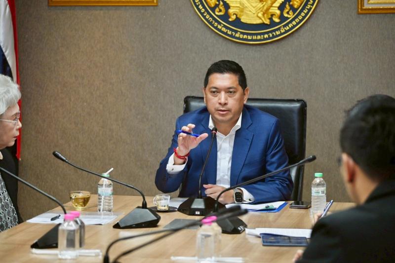 รมว.พม. เป็นประธาน�