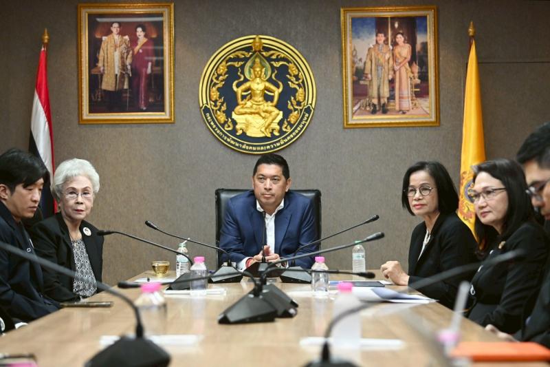 รมว.พม. เป็นประธาน�