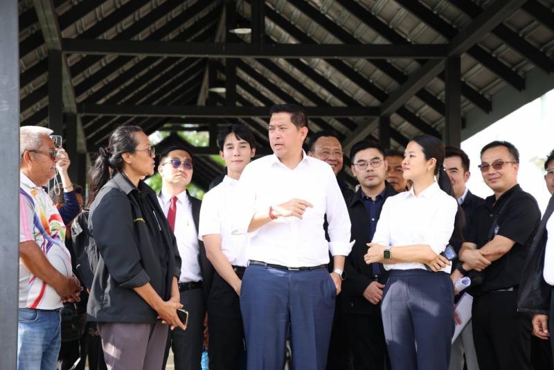 รมว.พม. ลงพื้นที่โ�