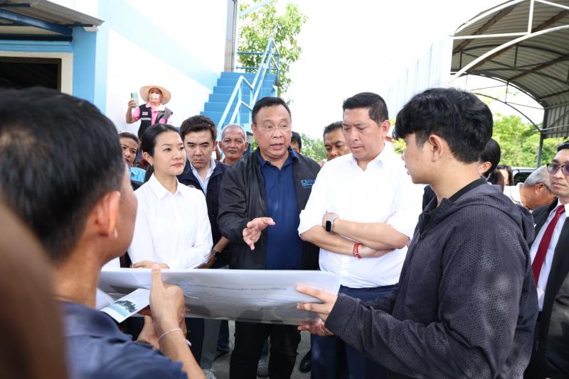 รมว.พม. ลงพื้นที่โ�