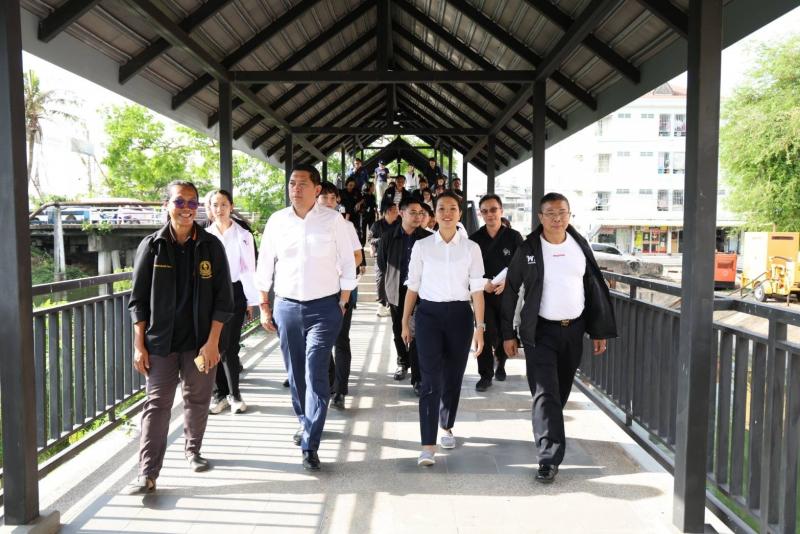 รมว.พม. ลงพื้นที่โ�