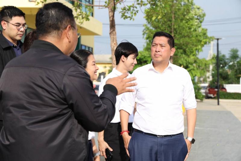 รมว.พม. ลงพื้นที่โ�