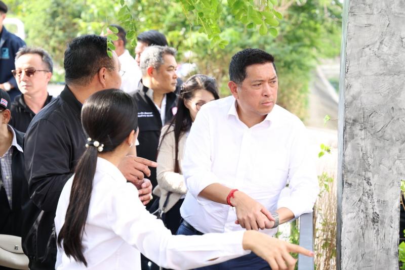 รมว.พม. ลงพื้นที่โ�