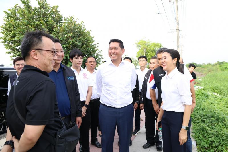 รมว.พม. ลงพื้นที่โ�