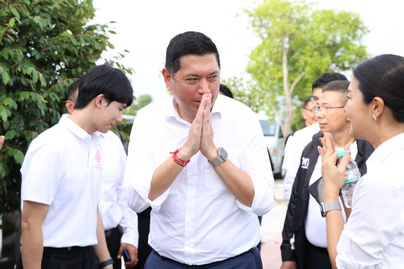 รมว.พม. ลงพื้นที่โ�
