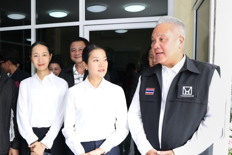 รมว.พม. ลงพื้นที่โ�