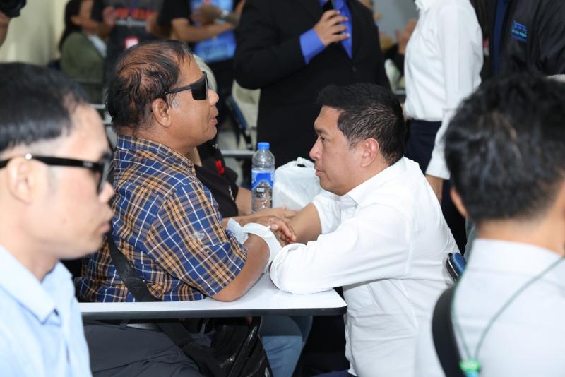 รมว.พม. ลงพื้นที่โ�
