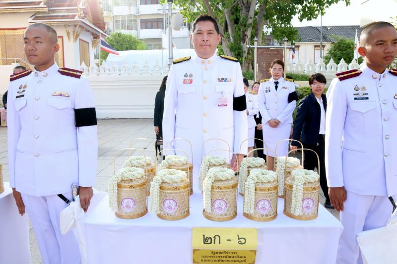 รมว.พม. ร่วมพิธีสว�