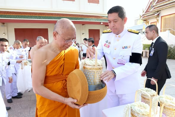 รมว.พม. ร่วมพิธีสว�
