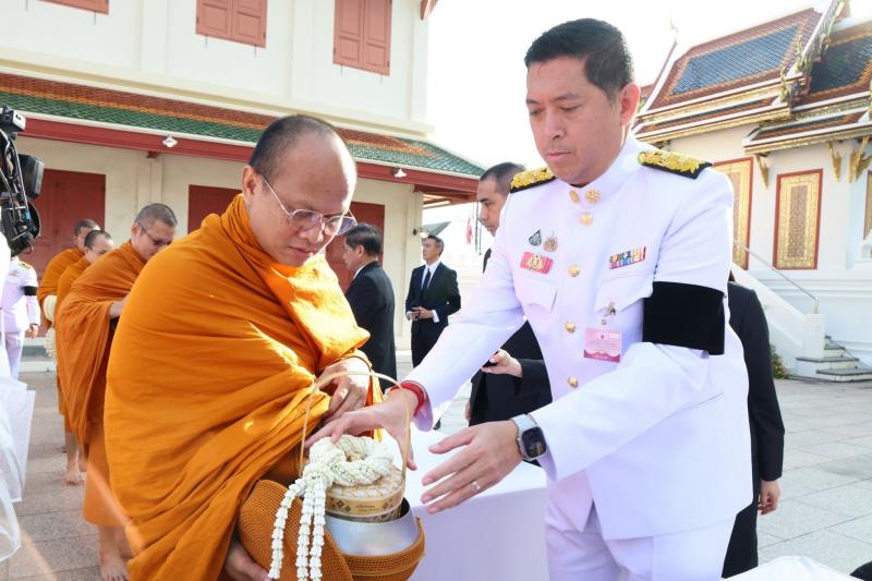 รมว.พม. ร่วมพิธีสว�