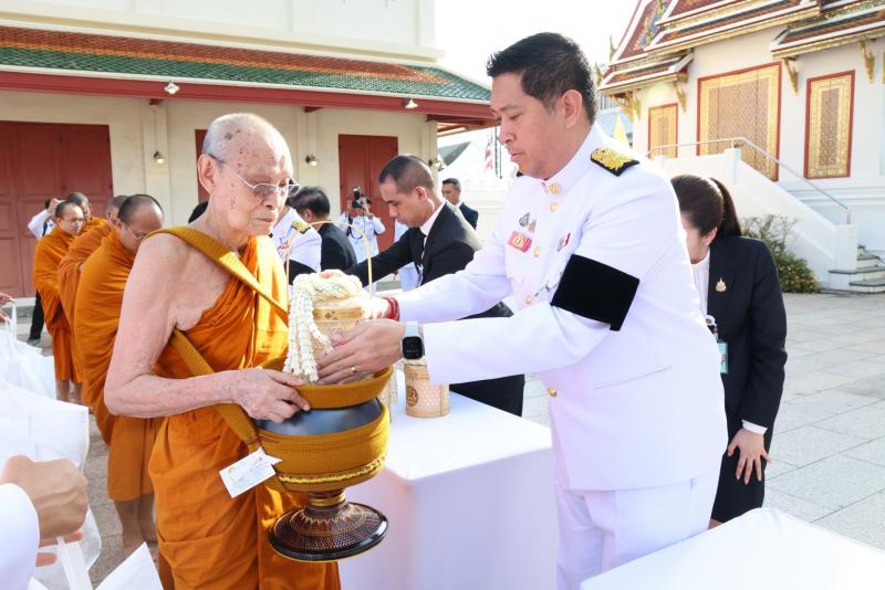 รมว.พม. ร่วมพิธีสว�