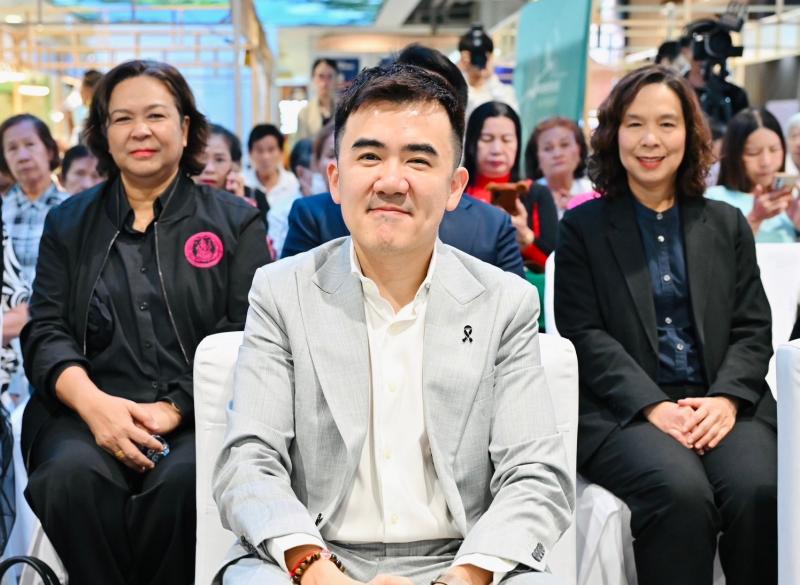 นายชนินทร์ รุ่งธน�