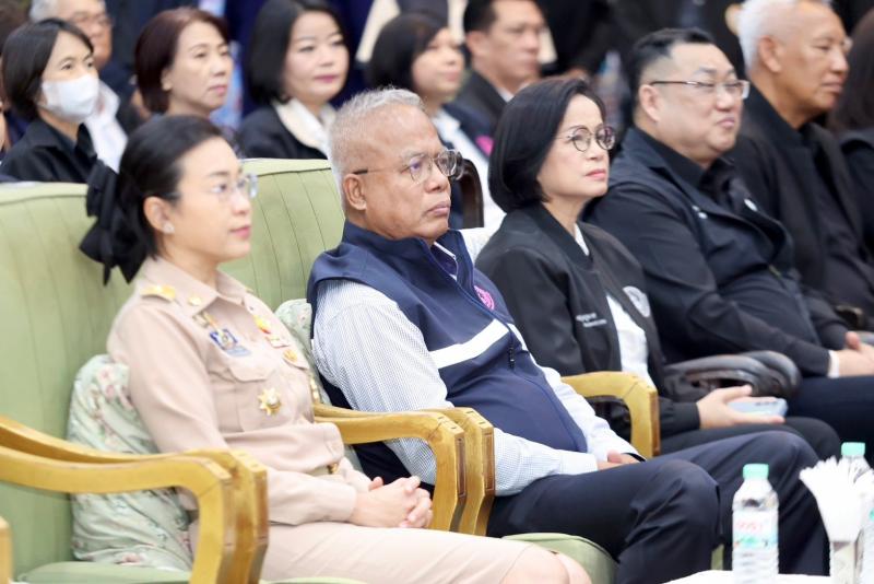รมว.พม. เป็นประธาน�