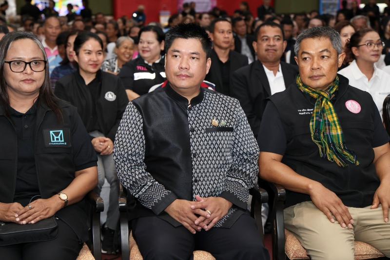 รมว.พม. เป็นประธาน�