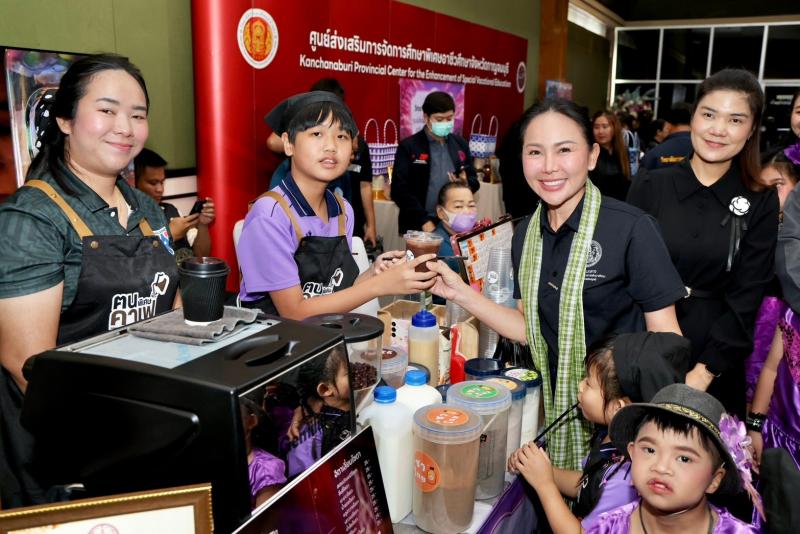 รมว.พม. เป็นประธาน�