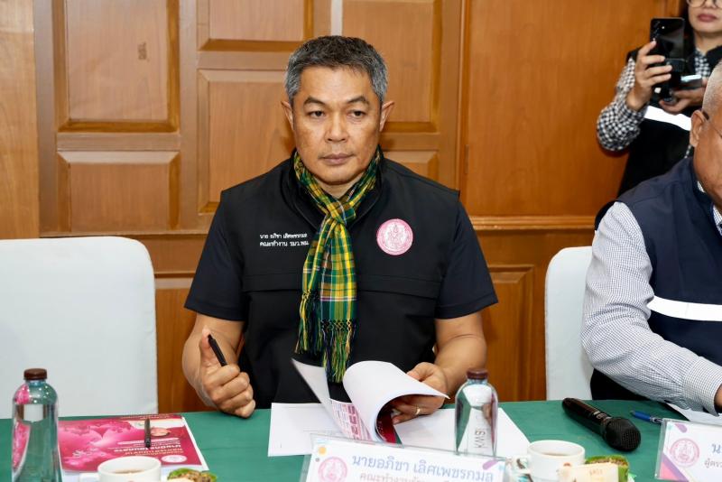 รมว.พม. เป็นประธาน�